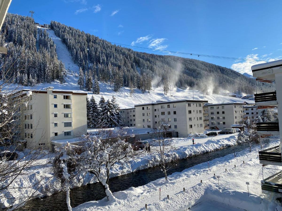 Holiday Apartment Bolgen - Close To Everything! Bolgen, Jakobshorn, Bus Stop, Train Station, Supermarket, Ski School, Ski Rentals, Restaurants And More! Давос Екстериор снимка
