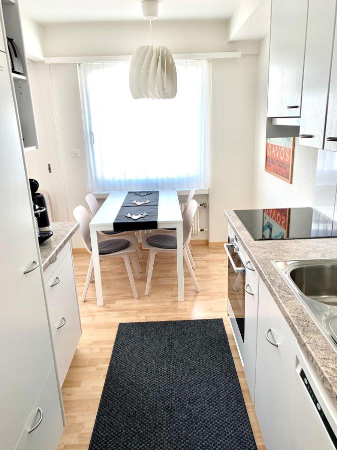 Holiday Apartment Bolgen - Close To Everything! Bolgen, Jakobshorn, Bus Stop, Train Station, Supermarket, Ski School, Ski Rentals, Restaurants And More! Давос Екстериор снимка